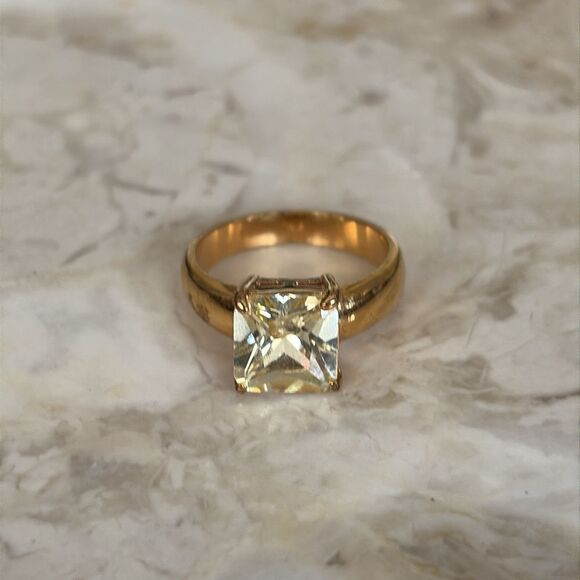 2 Gold Tone Faux Stone Rings - Picture 8 of 13